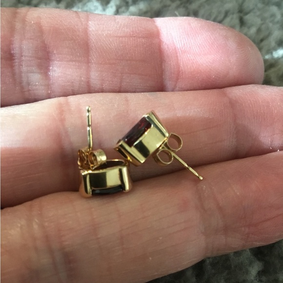 Vintage 14Kt Yellow Gold (7mm x 5mm) 2 Carat Oval Bezel Set Garnet Stud Earrings - Picture 11 of 12